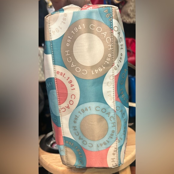 2012 Coach Soho Sateen Circles Snaphead Tote LIKE NEW! - Picture 6 of 10